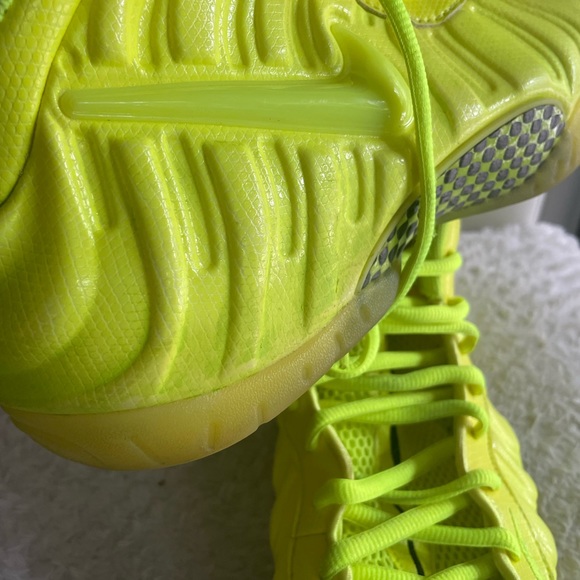 Sold on Mercari.Nike Air Foamposite volt in really good condition. - Picture 10 of 10